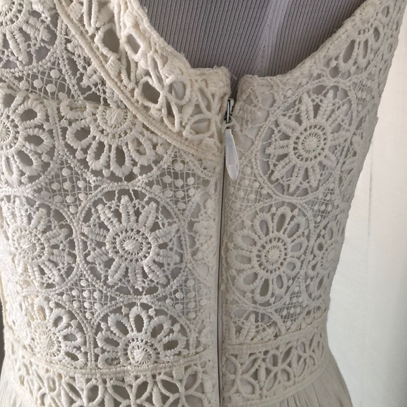 HOLLISTER EMBROIDERED DRESS. - Picture 5 of 8